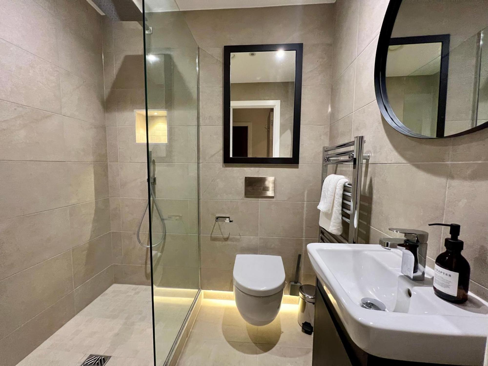 The Noir Blanc Retreat At Ryedale House York