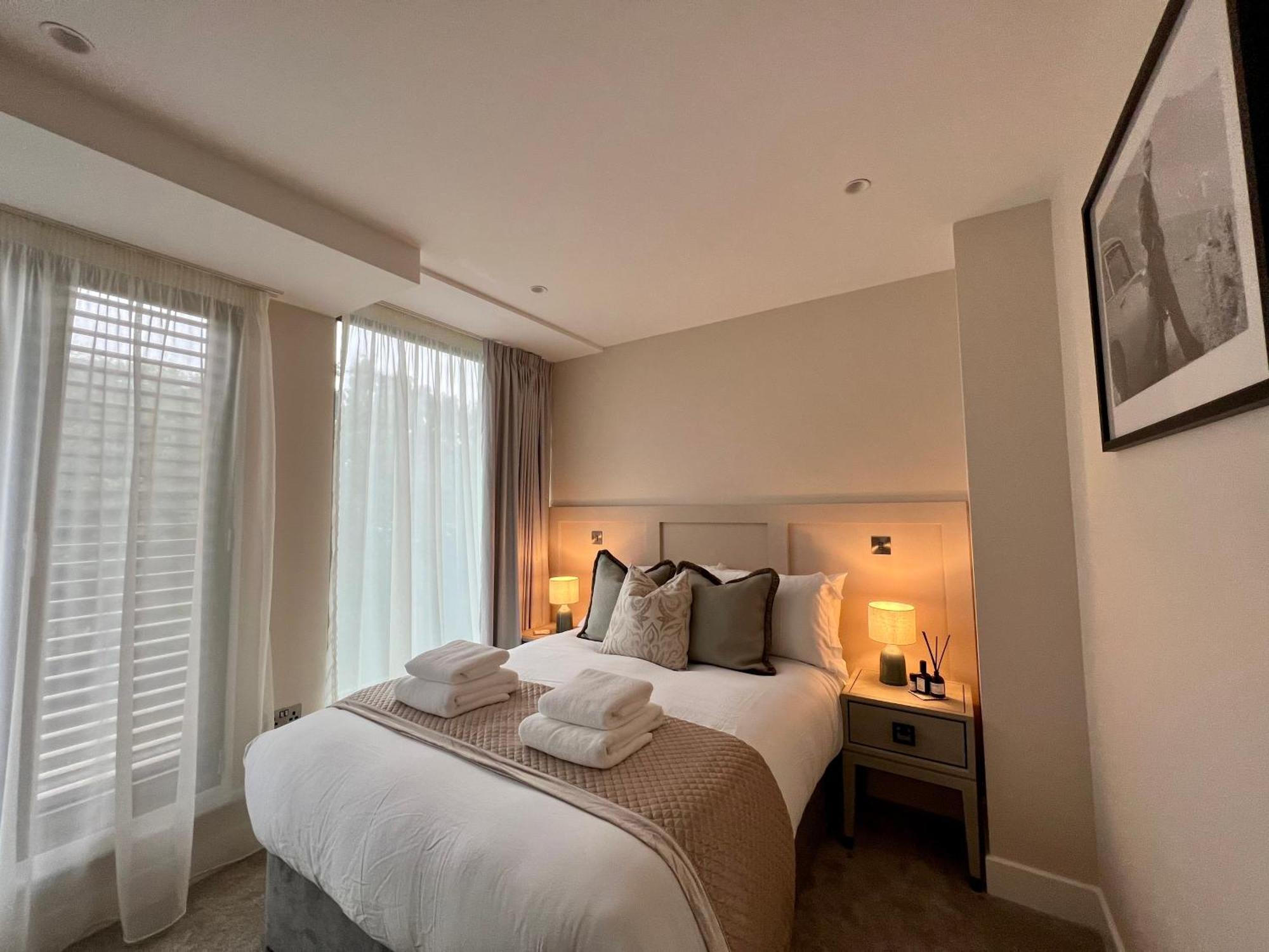 The Noir Blanc Retreat At Ryedale House Apartment *