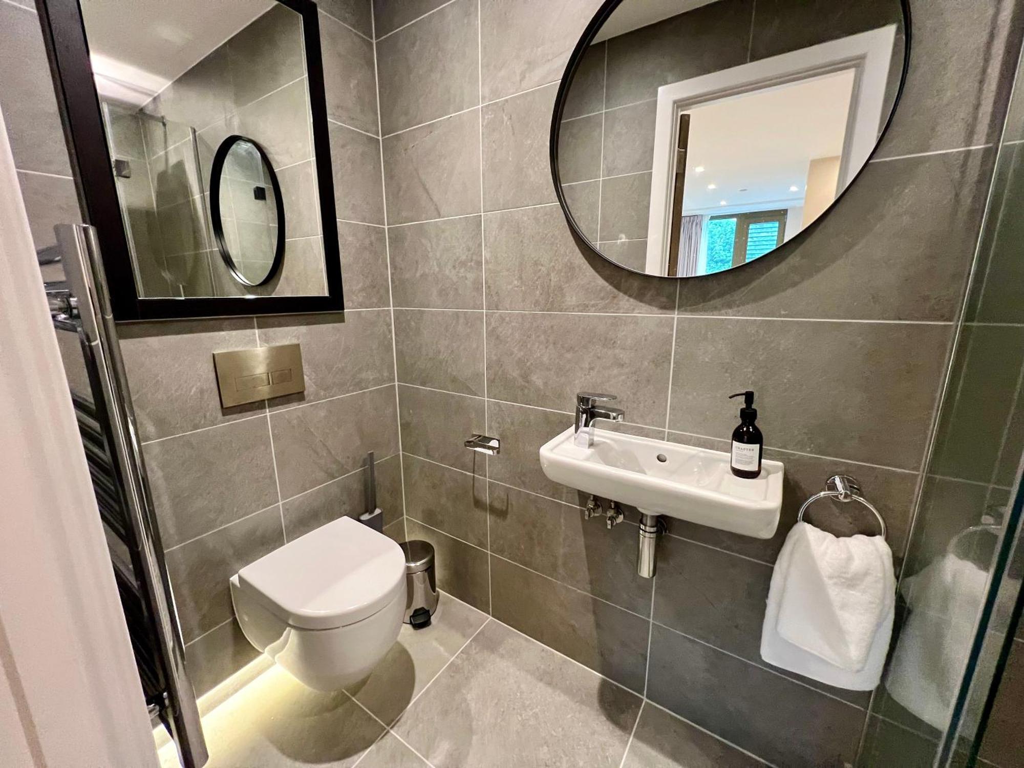 The Noir Blanc Retreat At Ryedale House *