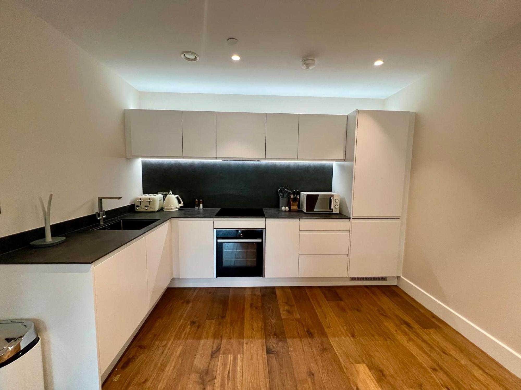 The Noir Blanc Retreat At Ryedale House Apartment