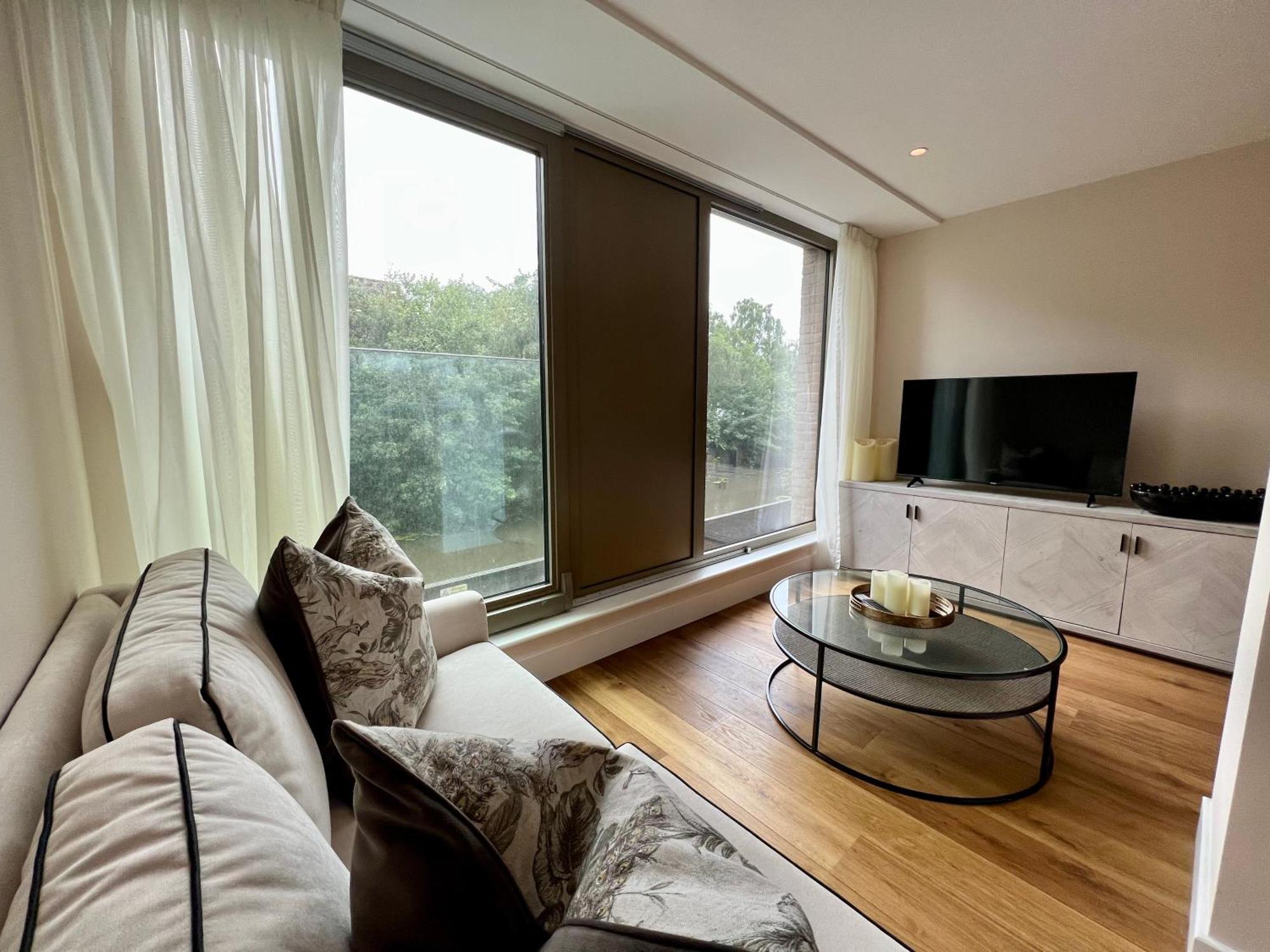 The Noir Blanc Retreat At Ryedale House Apartment York