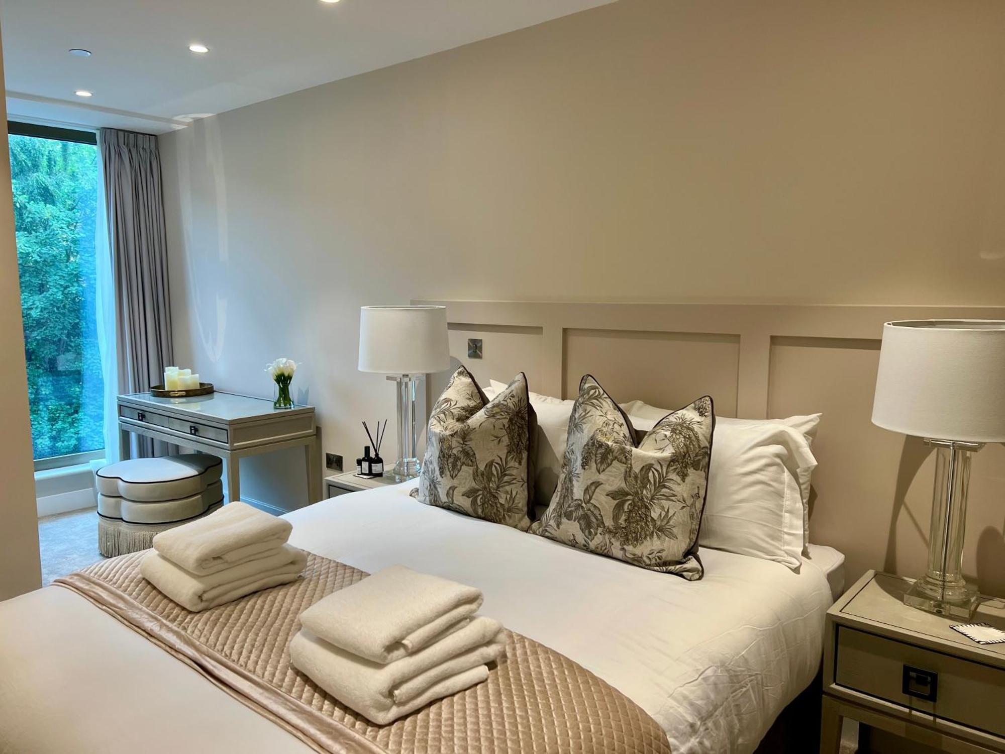 The Noir Blanc Retreat At Ryedale House Apartment *